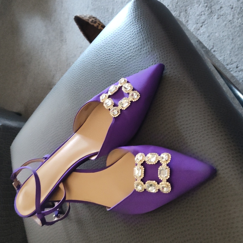 Ann Taylor kitten toe shoe